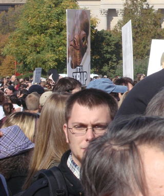 Illustration for article titled Is Doctor Horrible rallying for sanity or fear? (Updated)